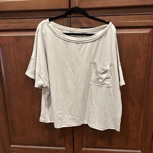 Short-sleeve tee sz M